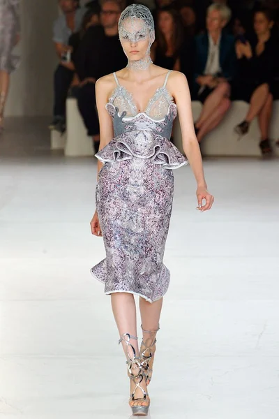 Look 11